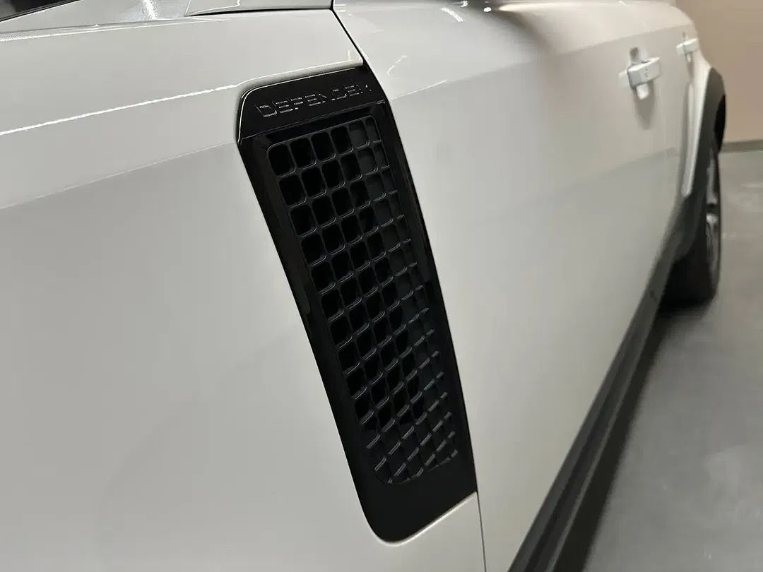 Land Rover Defender P400e Hybrid 110 S - Thumbnail 5