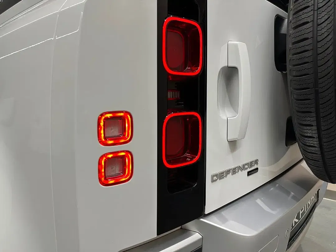 Land Rover Defender P400e Hybrid 110 S - Thumbnail 7
