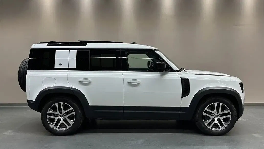 Land Rover Defender P400e Hybrid 110 S - Thumbnail 9