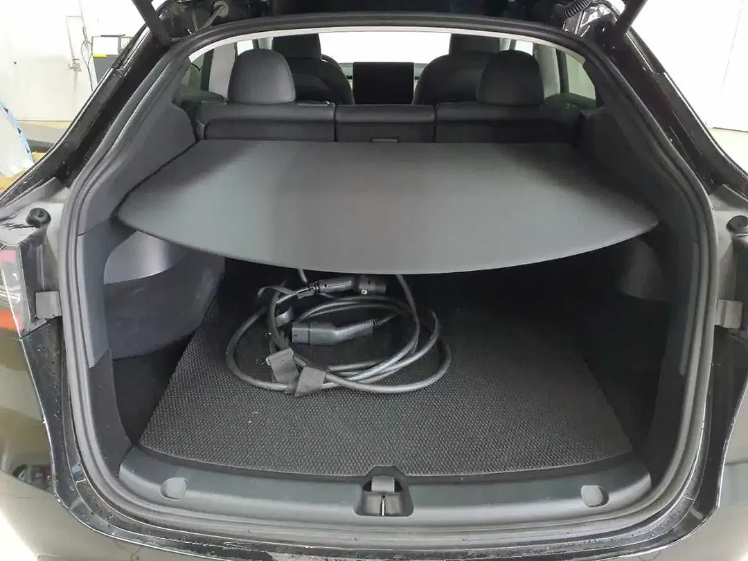 Tesla Model Y AWD Dual Motor Long Range - Thumbnail 10