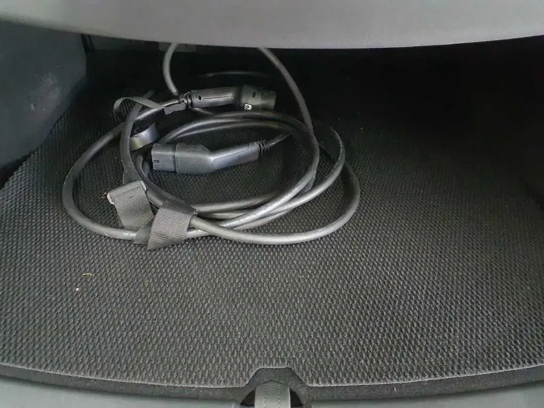 Tesla Model Y AWD Dual Motor Long Range - Thumbnail 11