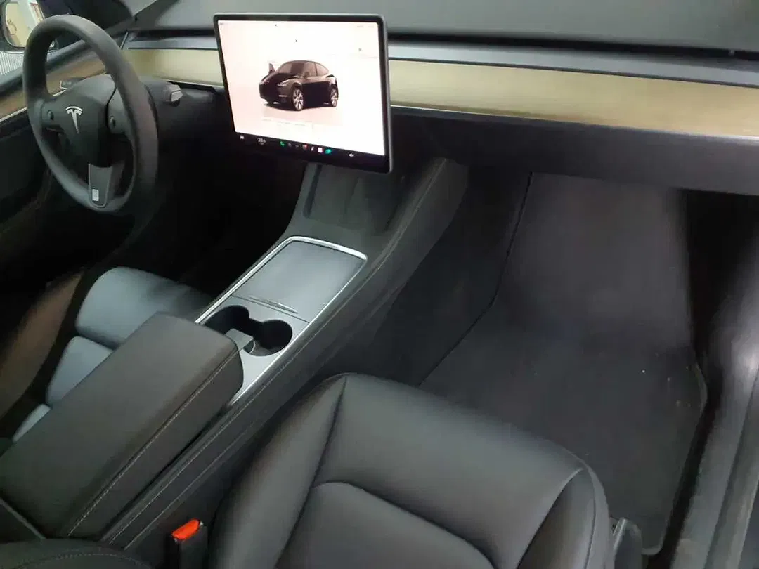 Tesla Model Y AWD Dual Motor Long Range - Thumbnail 14