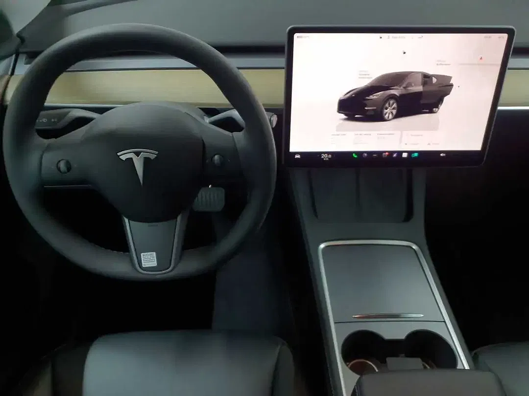 Tesla Model Y AWD Dual Motor Long Range - Thumbnail 5