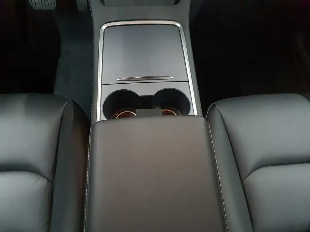 Tesla Model Y AWD Dual Motor Long Range - Thumbnail 7