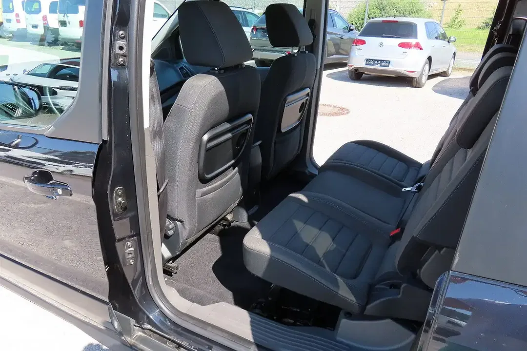 Ford Grand Tourneo Titanium - Thumbnail 10