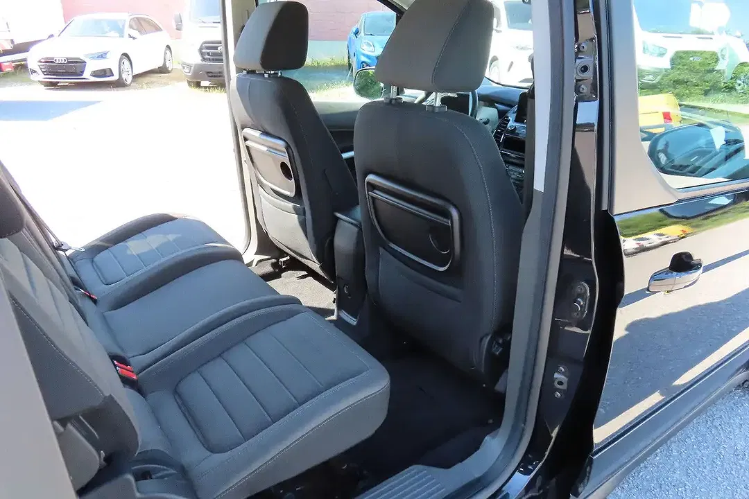 Ford Grand Tourneo Titanium - Thumbnail 13