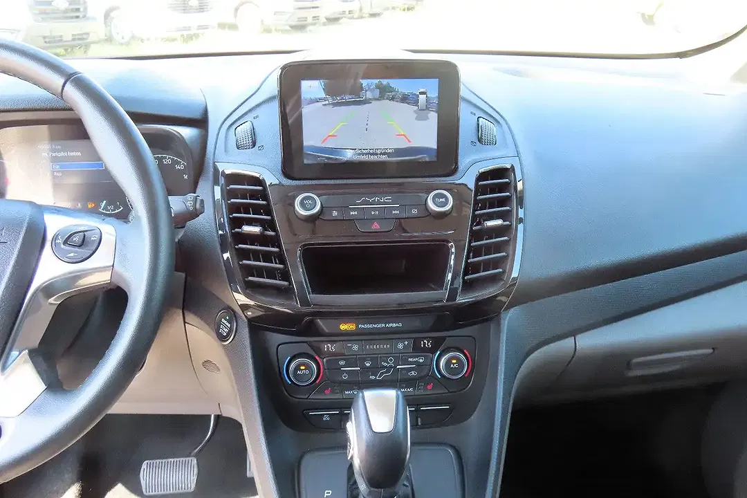 Ford Grand Tourneo Titanium - Thumbnail 21