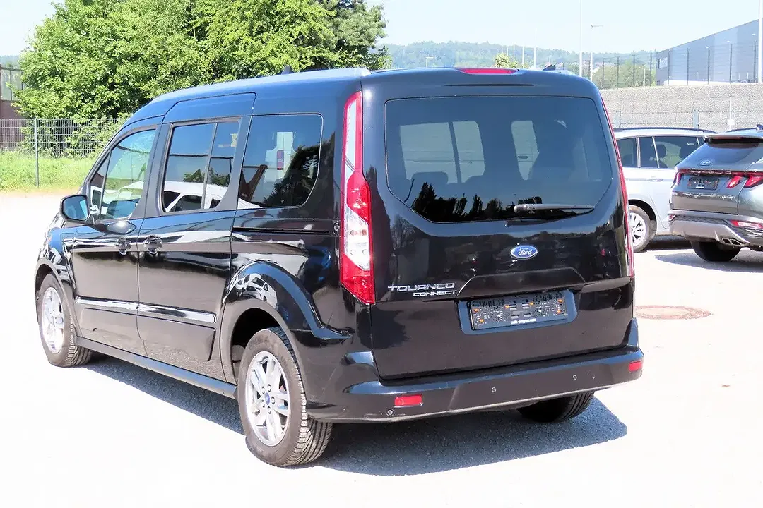 Ford Grand Tourneo Titanium - Thumbnail 4