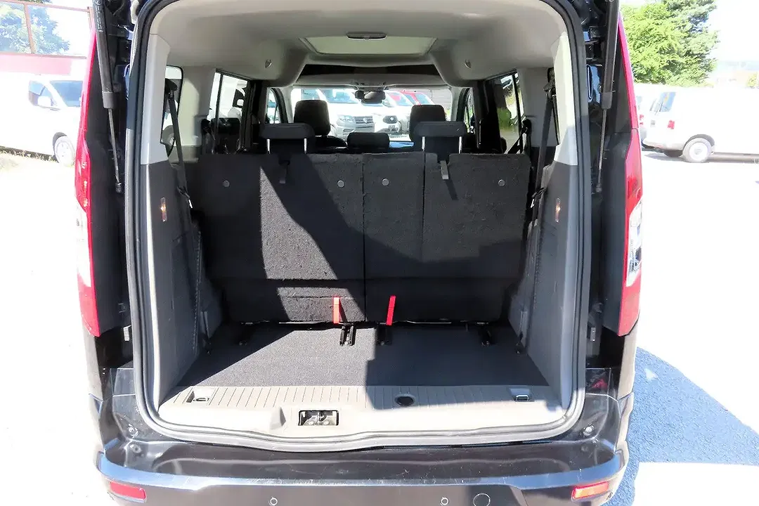 Ford Grand Tourneo Titanium - Thumbnail 9