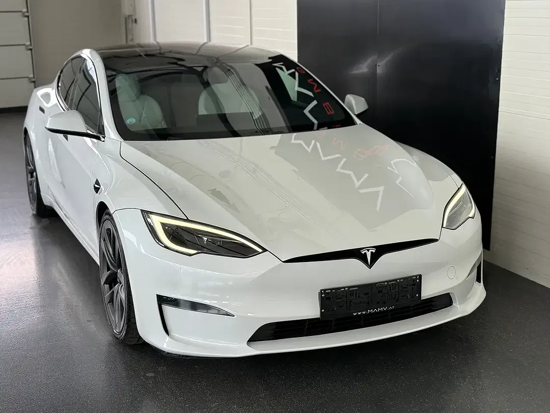 Tesla Model S Plaid - Thumbnail 10