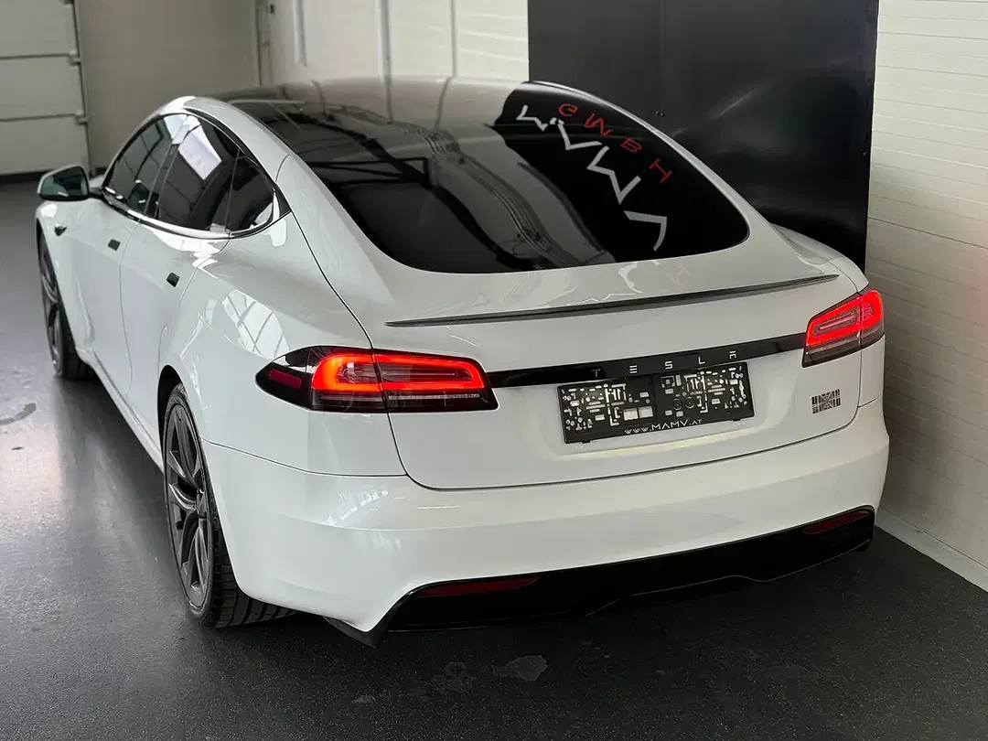 Tesla Model S Plaid - Thumbnail 11