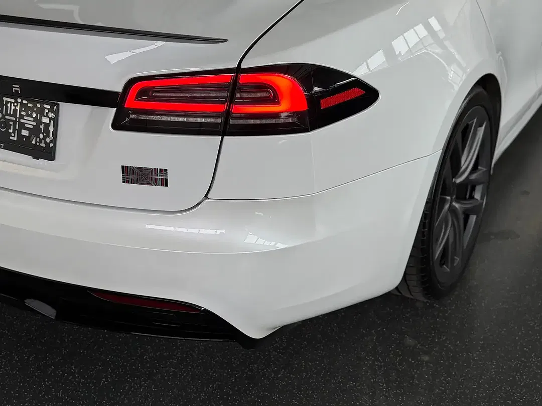 Tesla Model S Plaid - Thumbnail 4