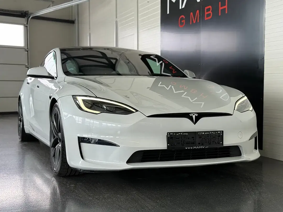 Tesla Model S Plaid - Thumbnail 5