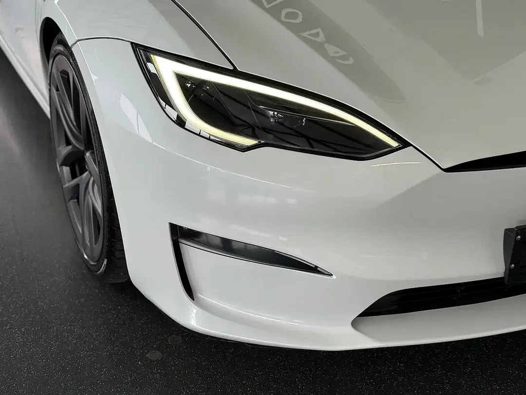 Tesla Model S Plaid - Thumbnail 6