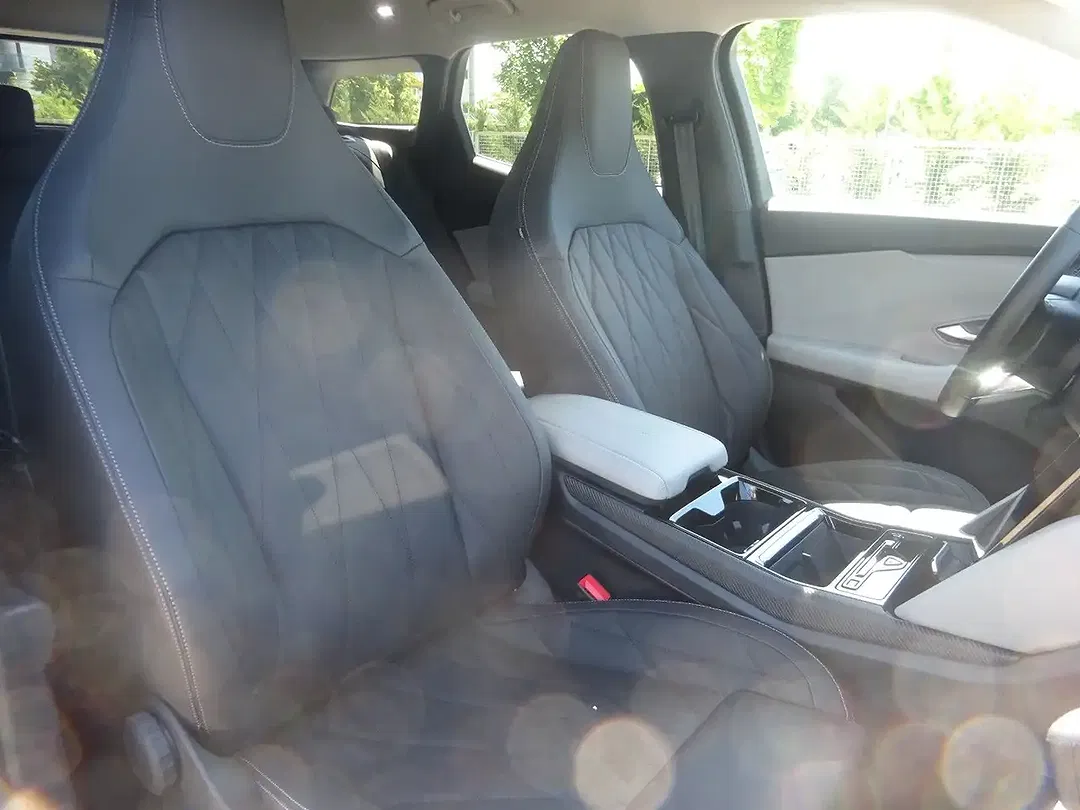 Ford Explorer Extended Range Premium - Thumbnail 11