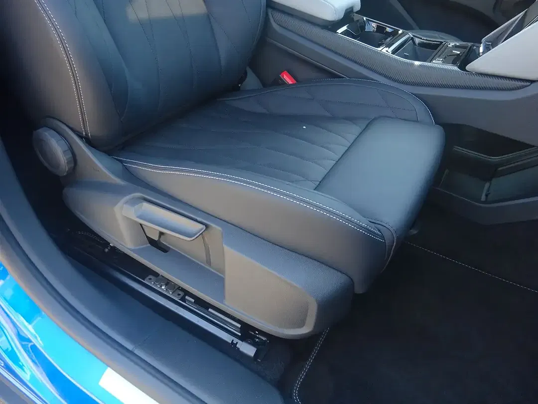 Ford Explorer Extended Range Premium - Thumbnail 12
