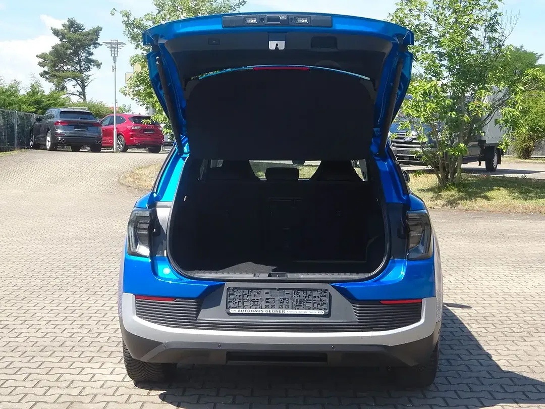 Ford Explorer Extended Range Premium - Thumbnail 4