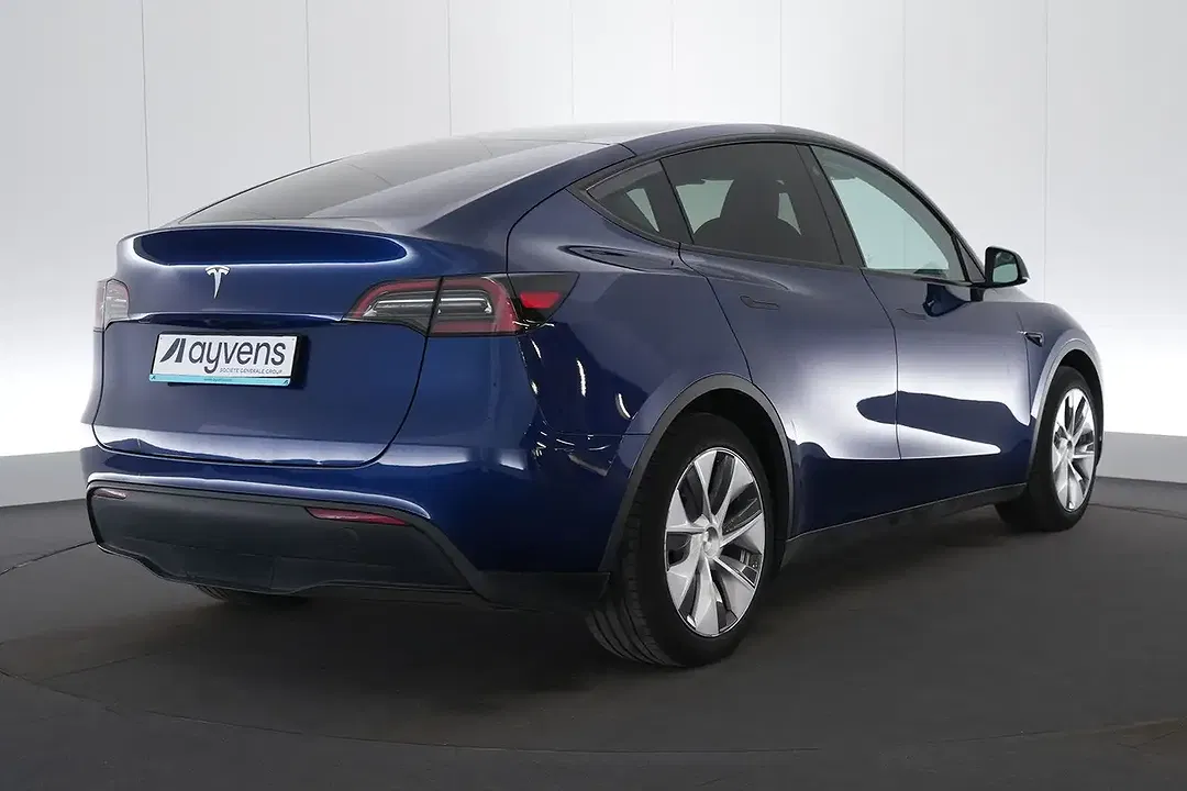 Tesla Model Y RWD - Thumbnail 4