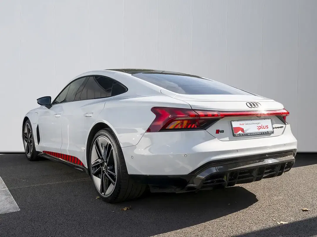 Audi RS e-tron GT quattro Matrix LED design - Thumbnail 4