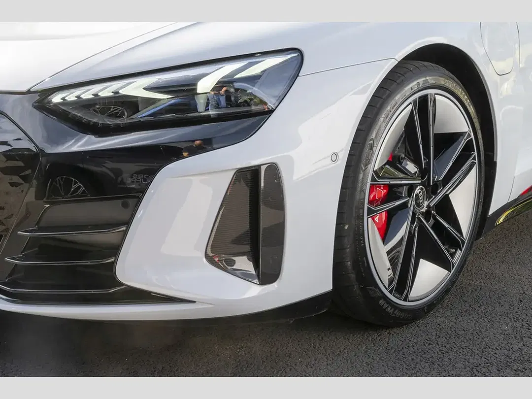 Audi RS e-tron GT quattro Matrix LED design - Thumbnail 5