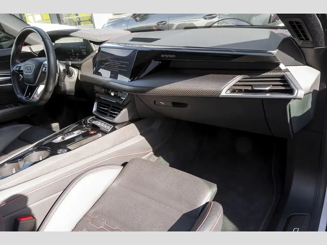 Audi RS e-tron GT quattro Matrix LED design - Thumbnail 7
