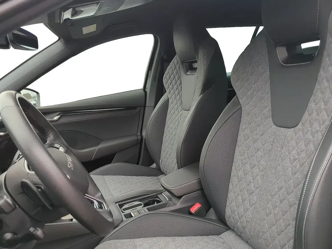 Skoda Octavia 2.0 TDI DSG Combi Sportline - Thumbnail 8