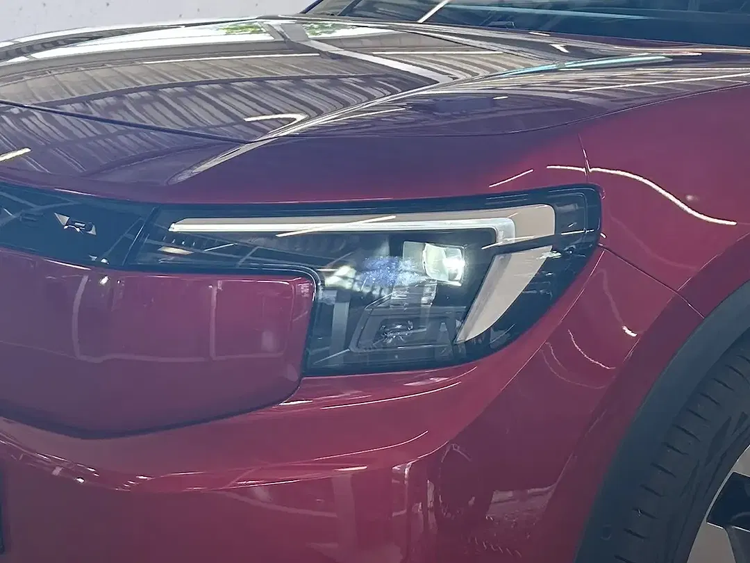 Ford Explorer Extended Range Premium - Thumbnail 6