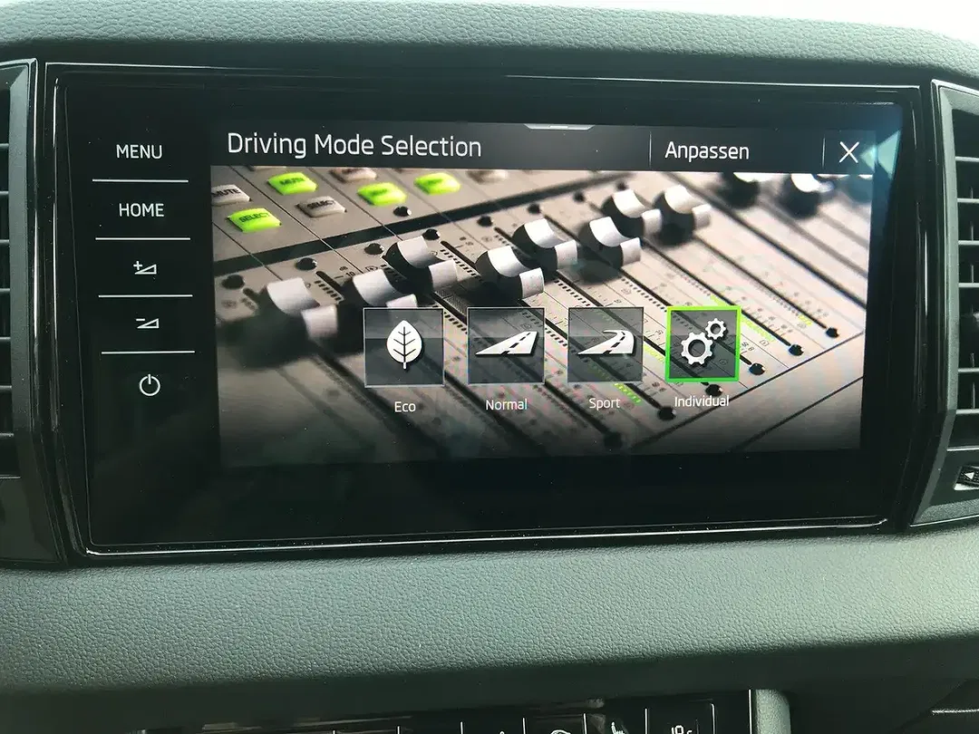 Skoda Karoq Sportline - Thumbnail 17