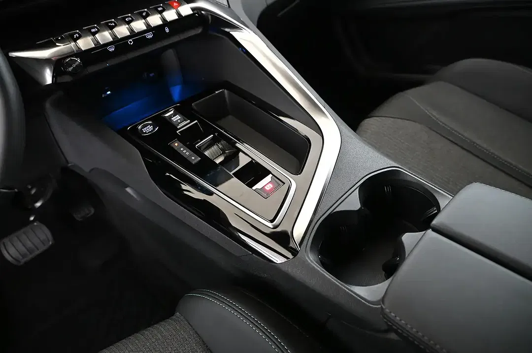 Peugeot 3008 180 e-EAT8 PHEV Allure Pack - Thumbnail 13