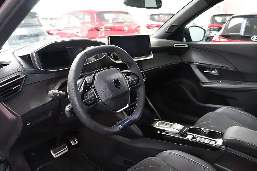 Peugeot 2008 145 e-DSC6 Hybrid GT - Thumbnail 11