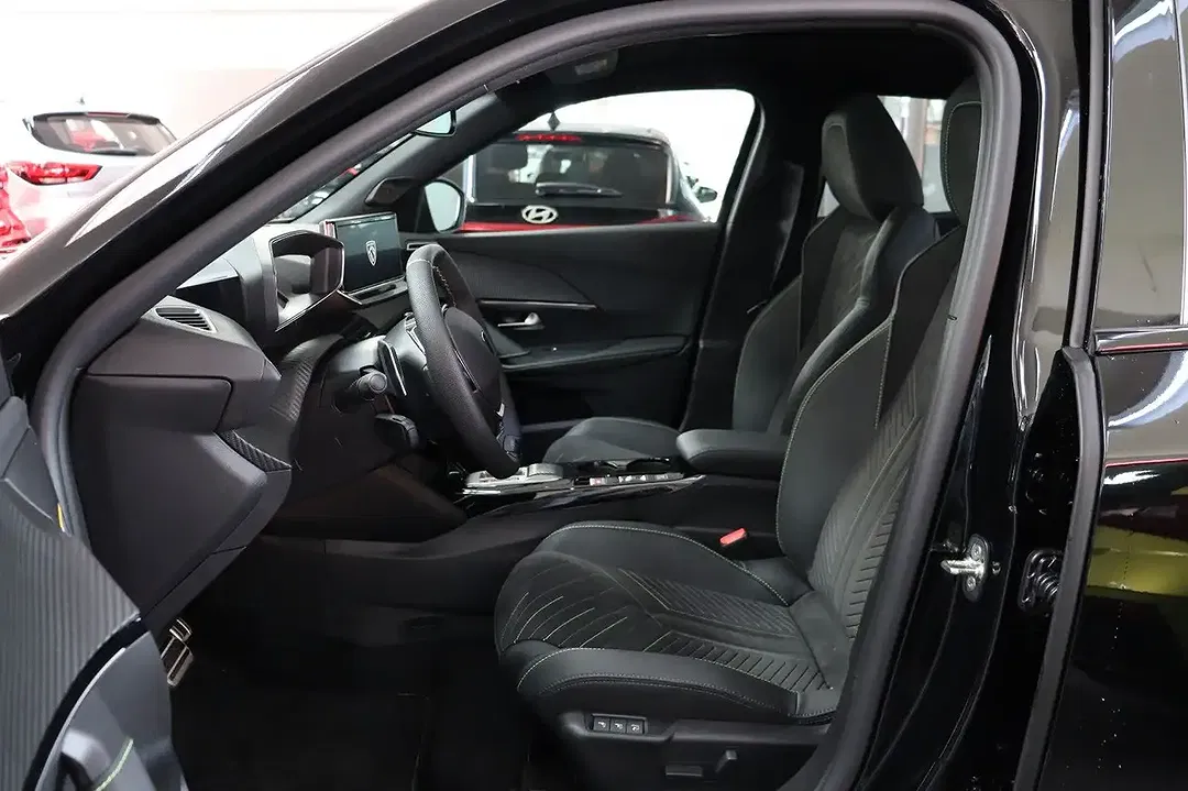 Peugeot 2008 145 e-DSC6 Hybrid GT - Thumbnail 12