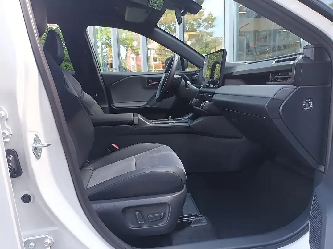 Toyota RAV 4 PHEV Style - Thumbnail 10