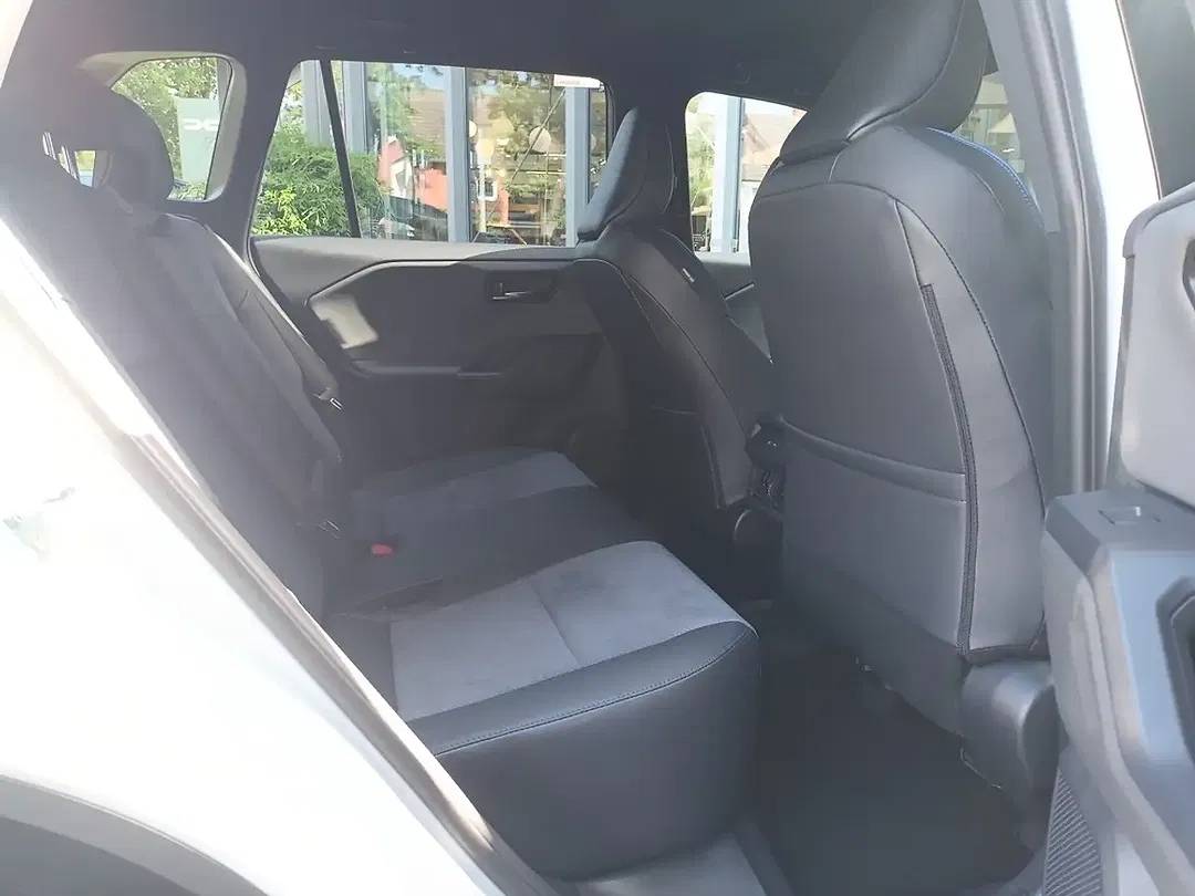 Toyota RAV 4 PHEV Style - Thumbnail 11