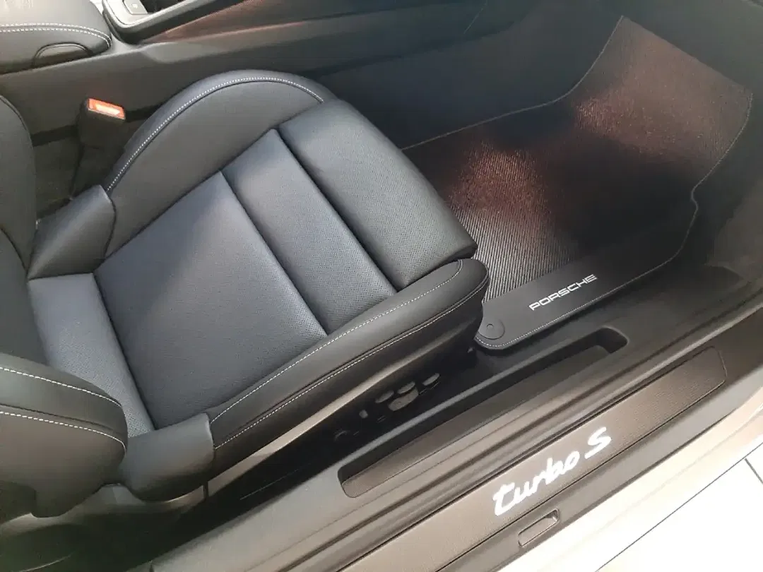 Porsche 911 Turbo S - Thumbnail 14
