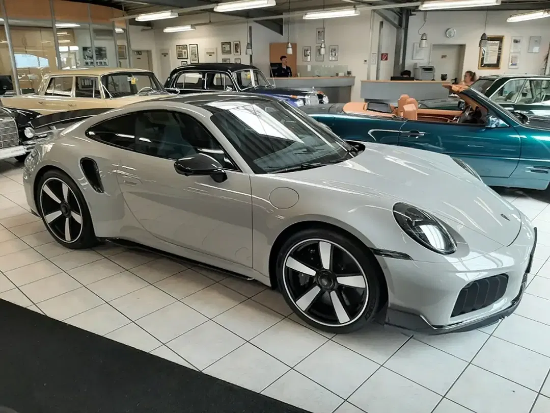 Porsche 911 Turbo S - Thumbnail 3