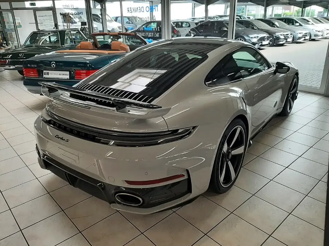 Porsche 911 Turbo S - Thumbnail 4