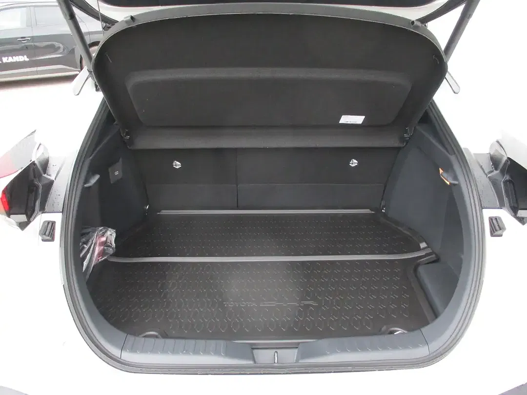 Toyota C-HR PHEV Active - Thumbnail 7