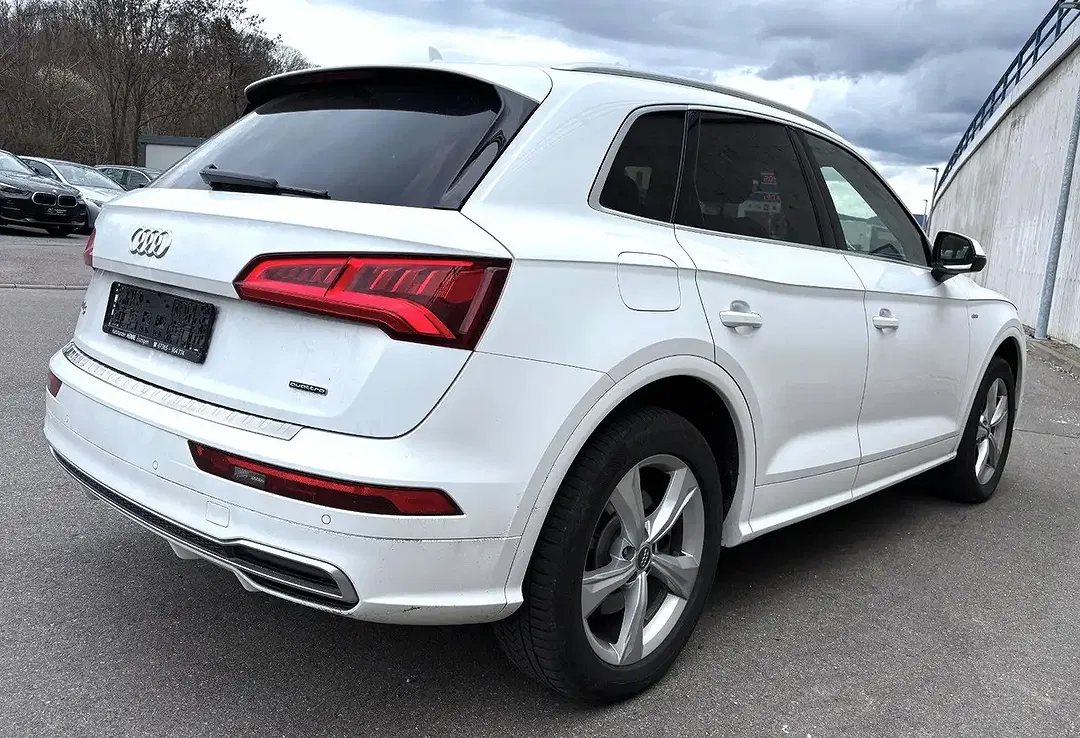 Audi Q5 50 TFSI e quattro sport - Thumbnail 3