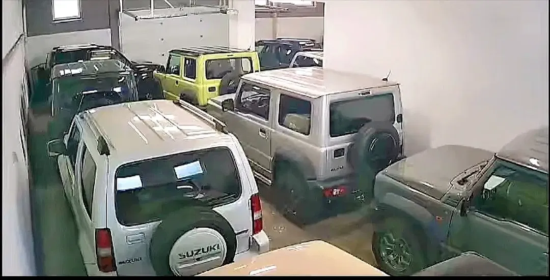 Suzuki Jimny 1.5 AllGrip Comfort+ - Thumbnail 12