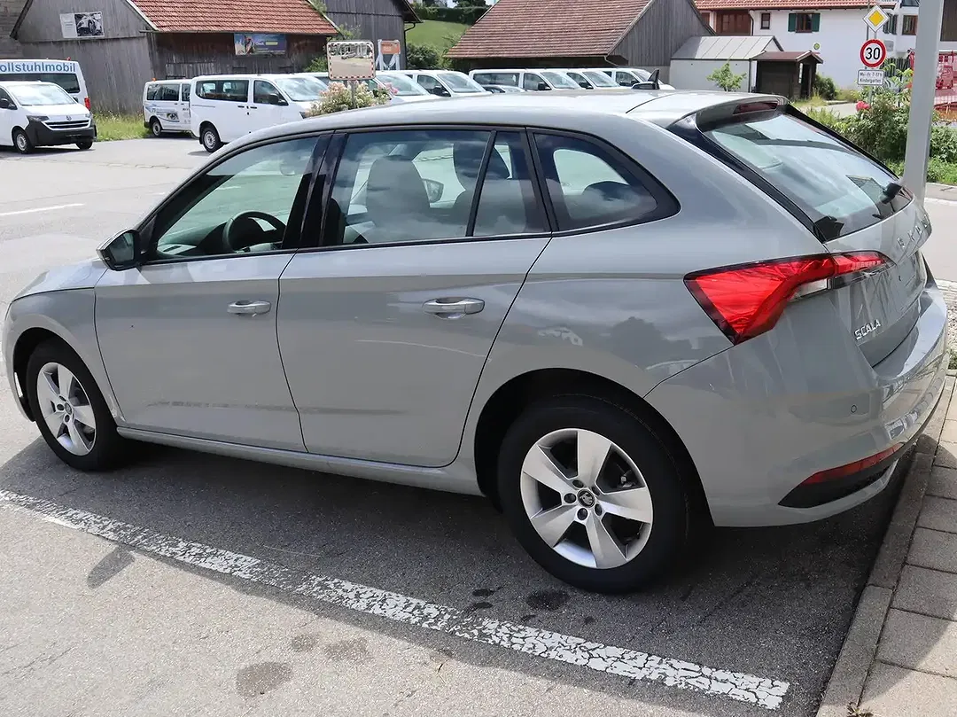 Skoda Scala Essence - Thumbnail 6
