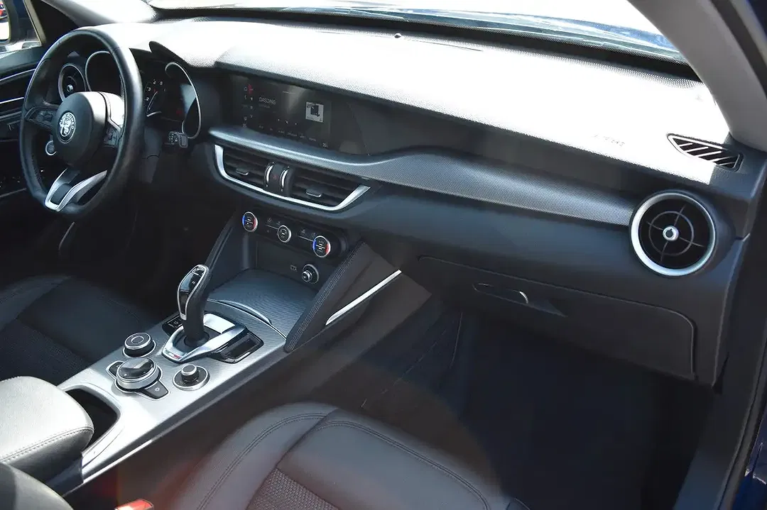 Alfa Romeo Stelvio Q4 Super - Thumbnail 11