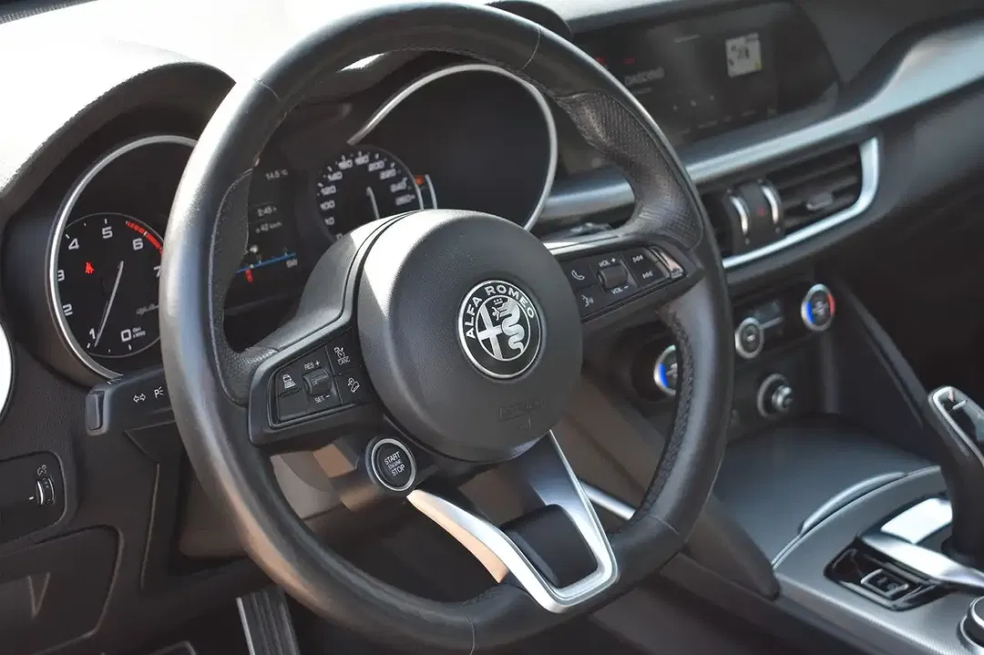 Alfa Romeo Stelvio Q4 Super - Thumbnail 12