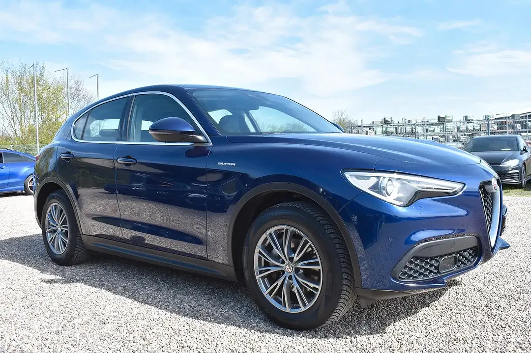 Alfa Romeo Stelvio Q4 Super - Thumbnail 3