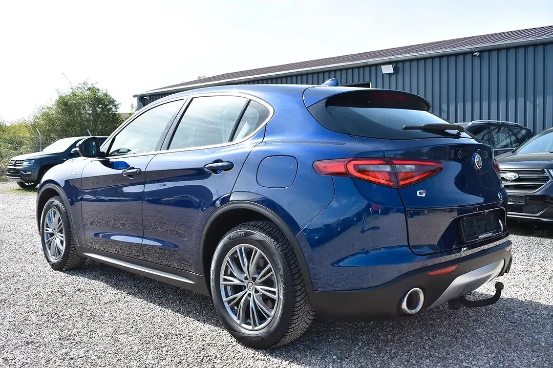 Alfa Romeo Stelvio Q4 Super - Thumbnail 4