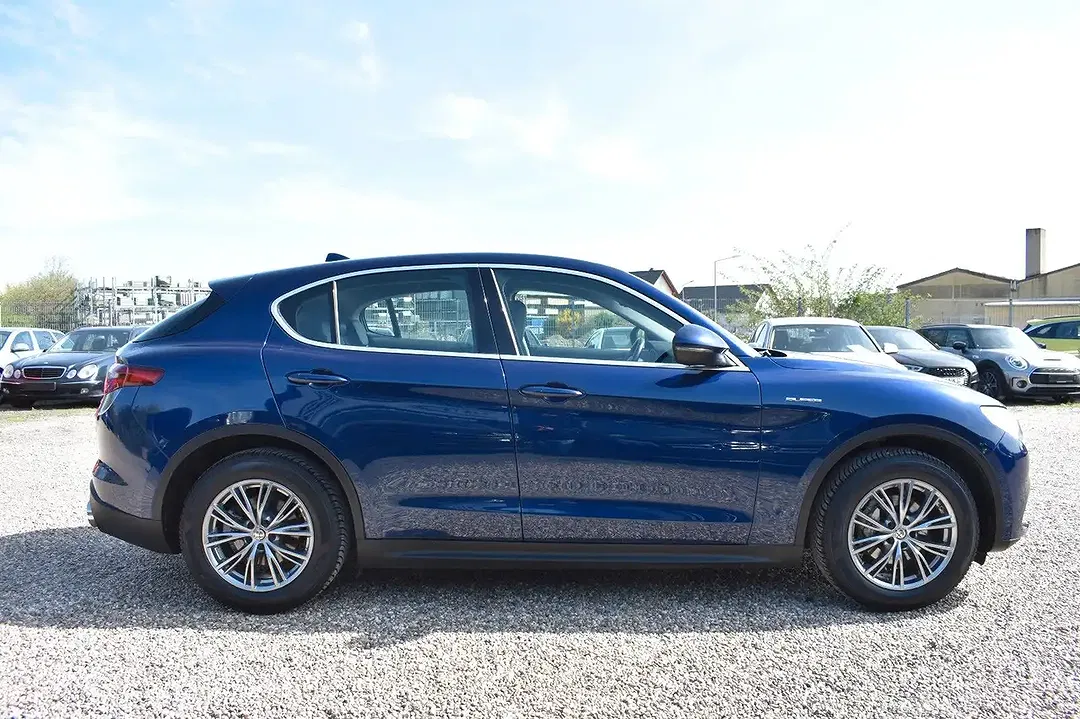 Alfa Romeo Stelvio Q4 Super - Thumbnail 5