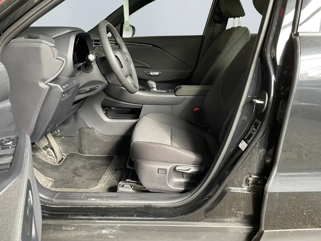 Lexus LBX - Thumbnail 9