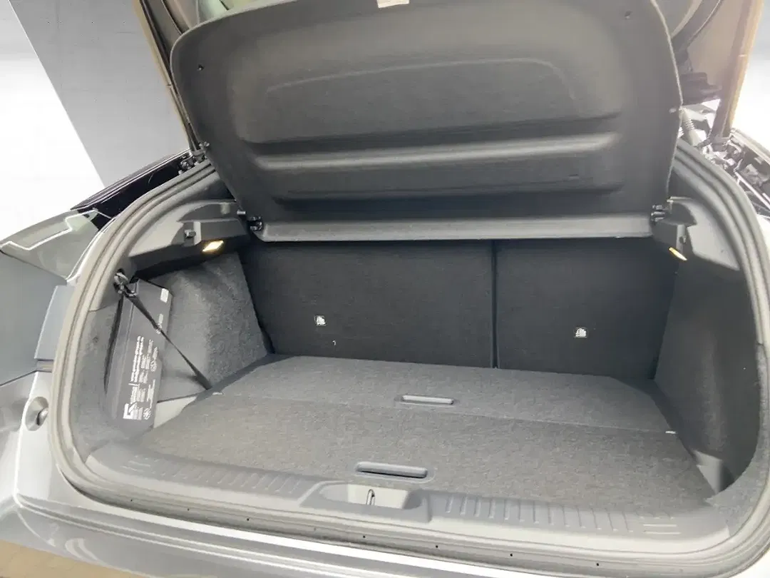 Nissan Leaf - Thumbnail 11