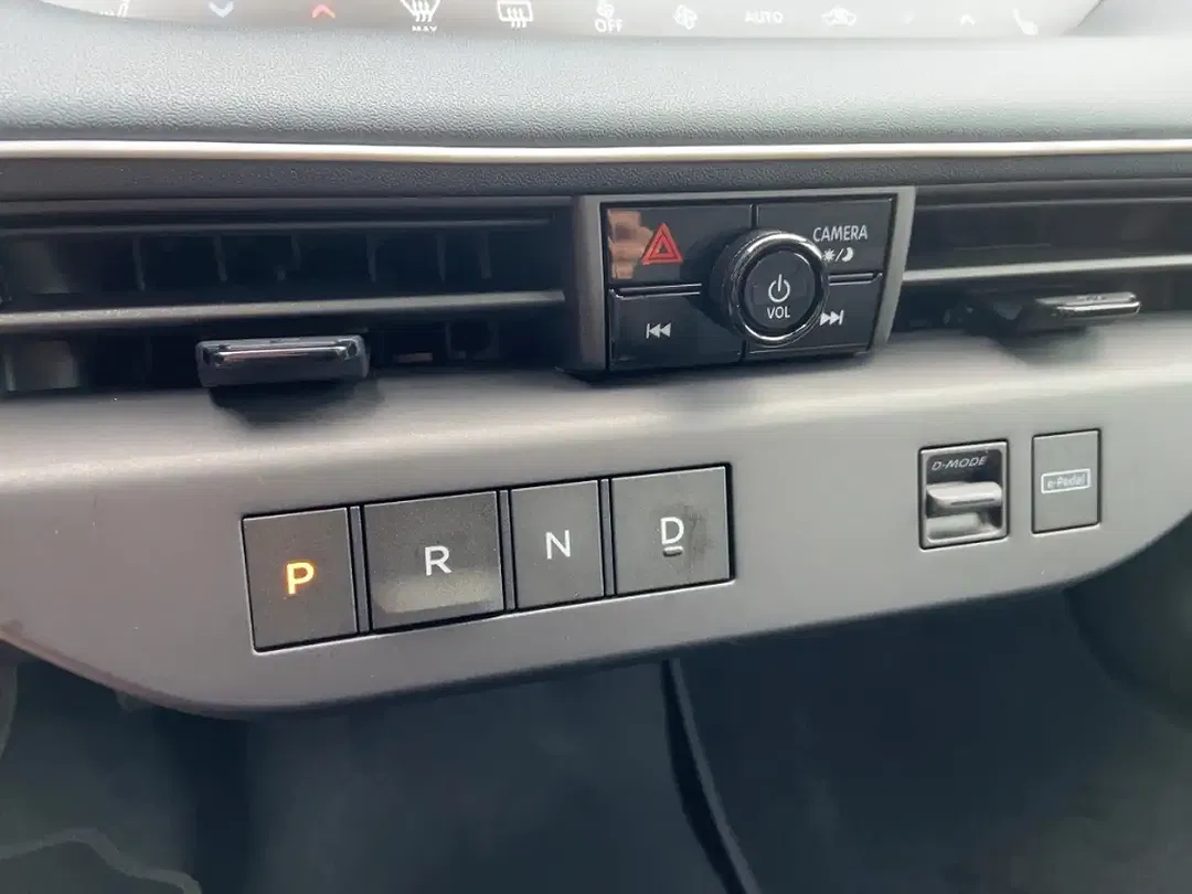 Nissan Leaf - Thumbnail 16