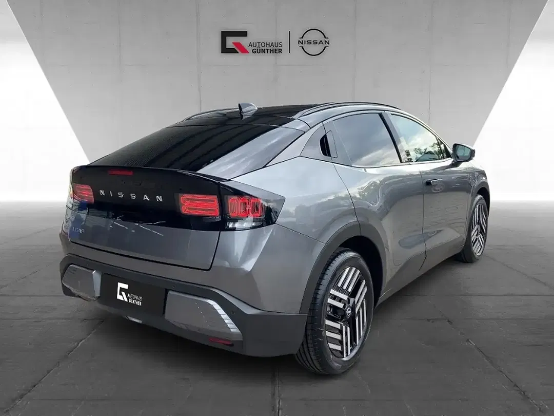 Nissan Leaf - Thumbnail 3