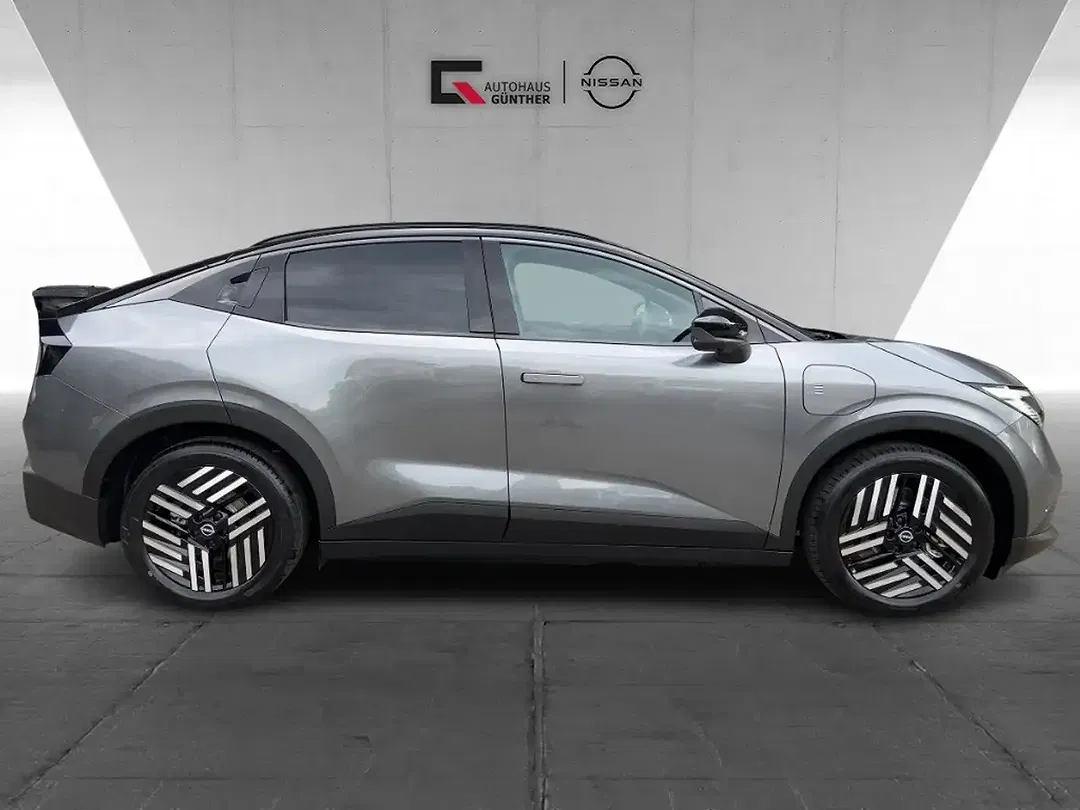 Nissan Leaf - Thumbnail 4